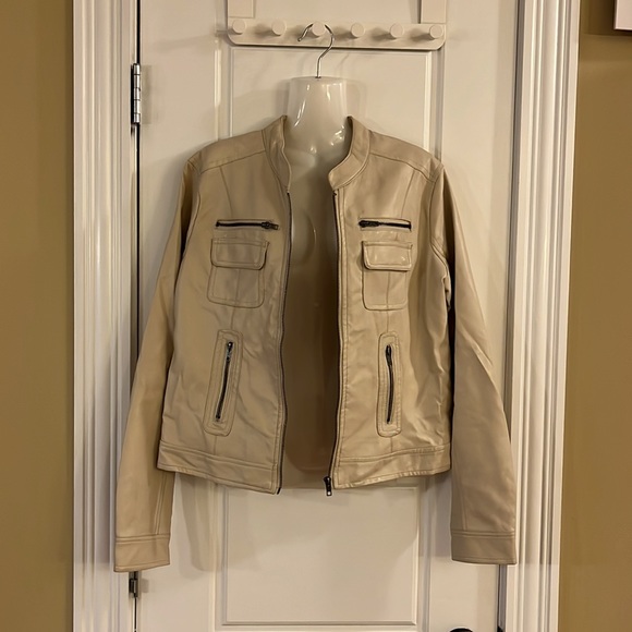 Suzy Shier Faux leather jacket. Cream. Sz-L - Picture 4 of 4